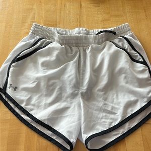White under armor shorts with pockets, size small
